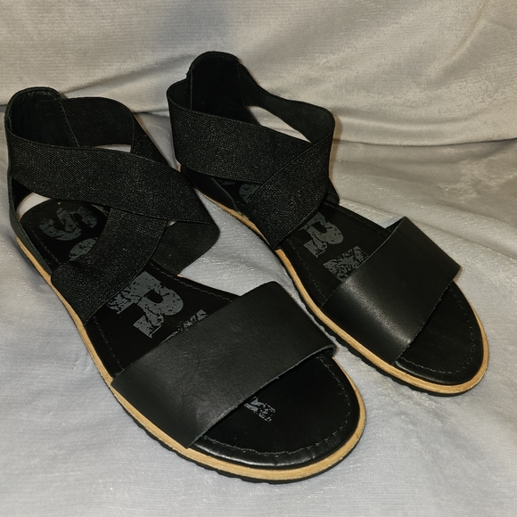 Sorel black sandal size 8.5 - Picture 1 of 6